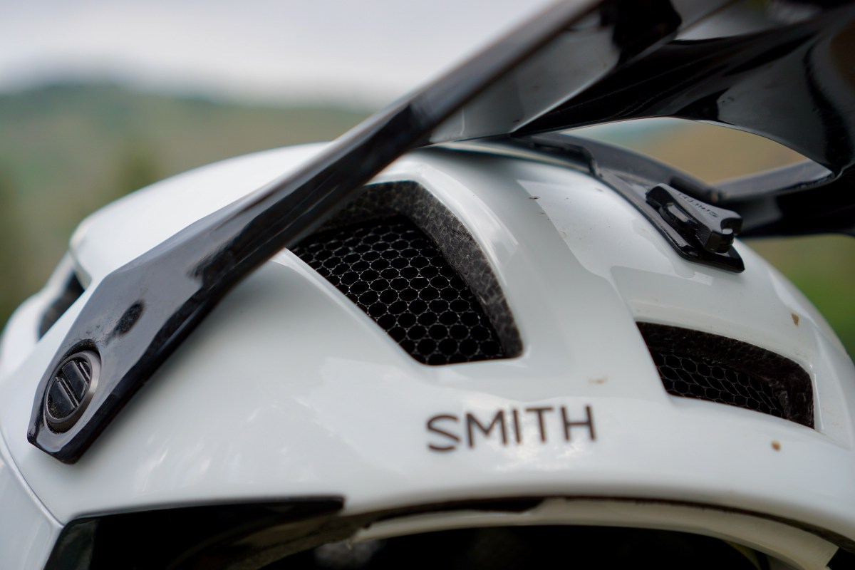 Front quarter view of white and black Smith Mainline mountain bike helmet.